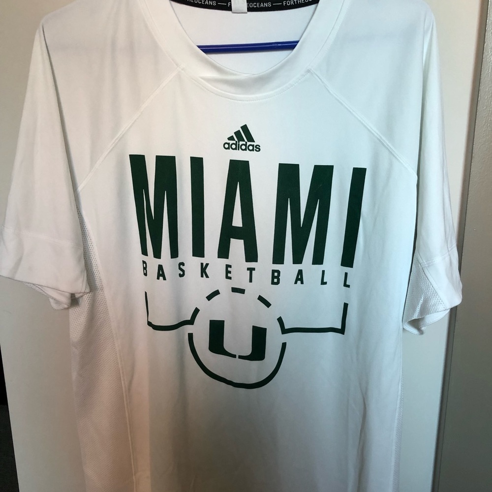 NWOT - University of Miami Basketball T shirt